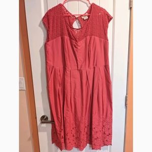 Embroidered pink dress with pockets